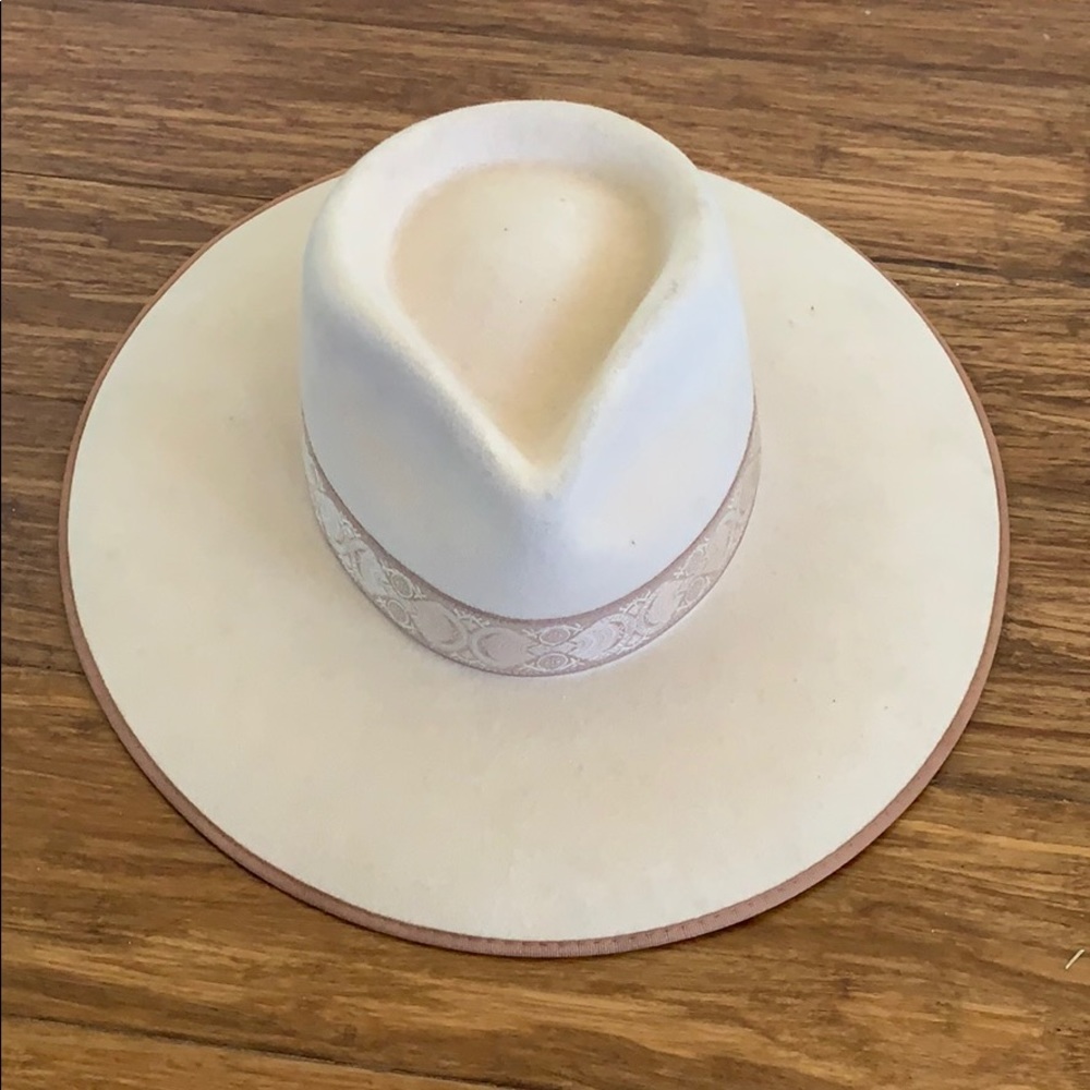 Lack of color ivory special rancher hat